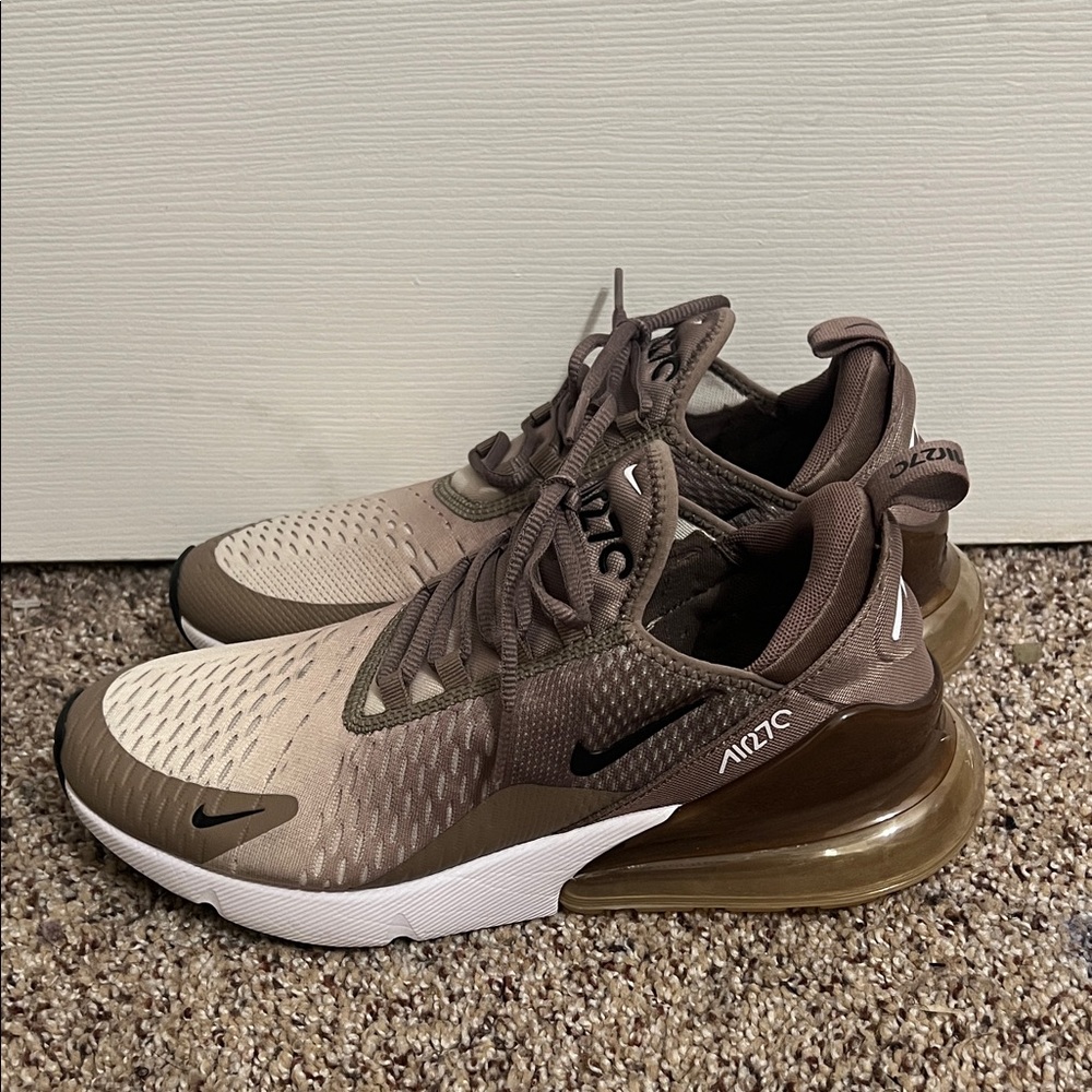 Nike Air Max 270 in Brown and White